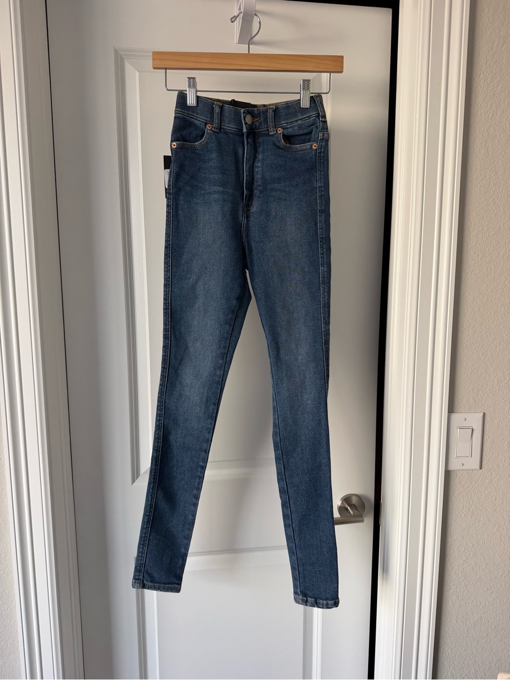 Women's High-Rise Skinny Jeans in Dark Blue Wash